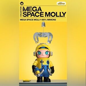 Molly Mega Space 400% Minions Designer Figure - Yellow & Blue